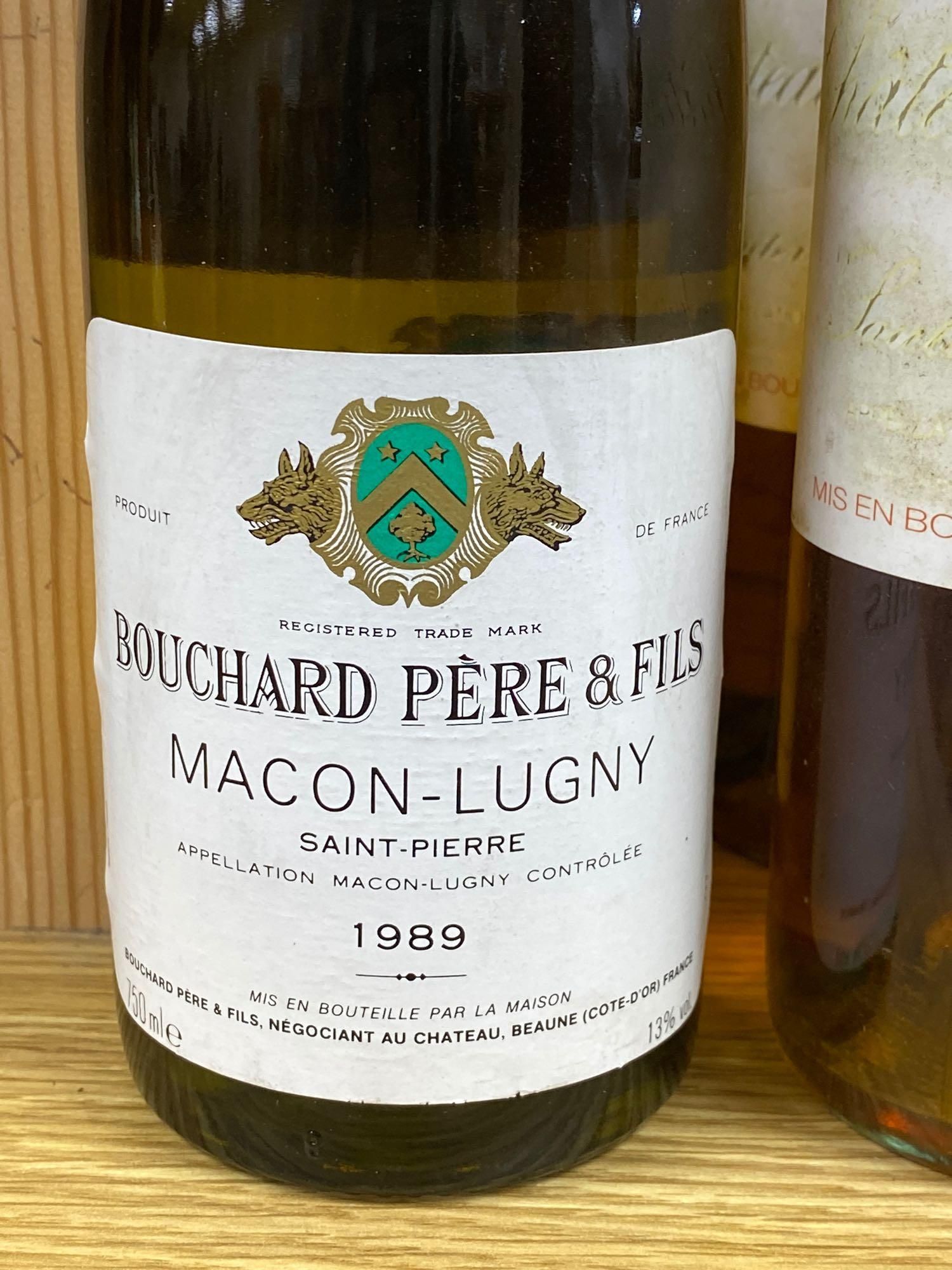 Mixed white wines, including Bouchard Pere et Fils Macon-Lugny Saint-Pierre 1989 (9 bottles),